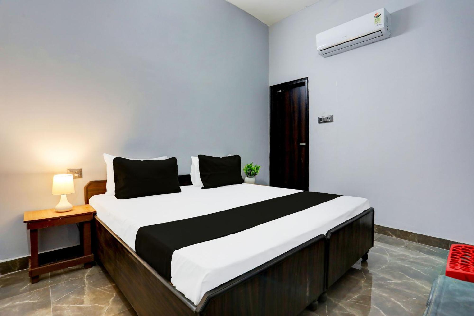 Super Hotel Live View Indraprast Exterior photo