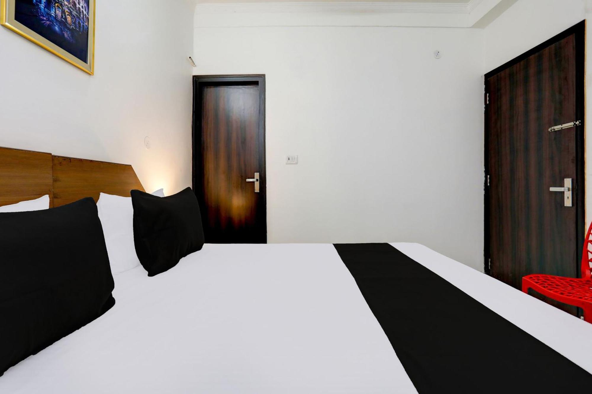 Super Hotel Live View Indraprast Exterior photo