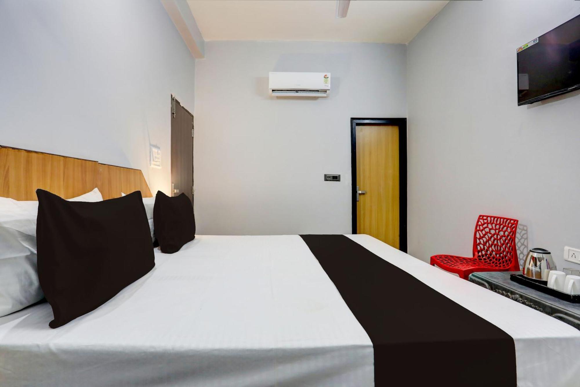 Super Hotel Live View Indraprast Exterior photo