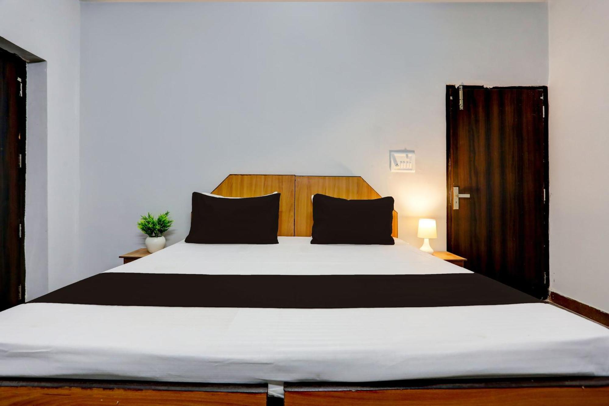 Super Hotel Live View Indraprast Exterior photo